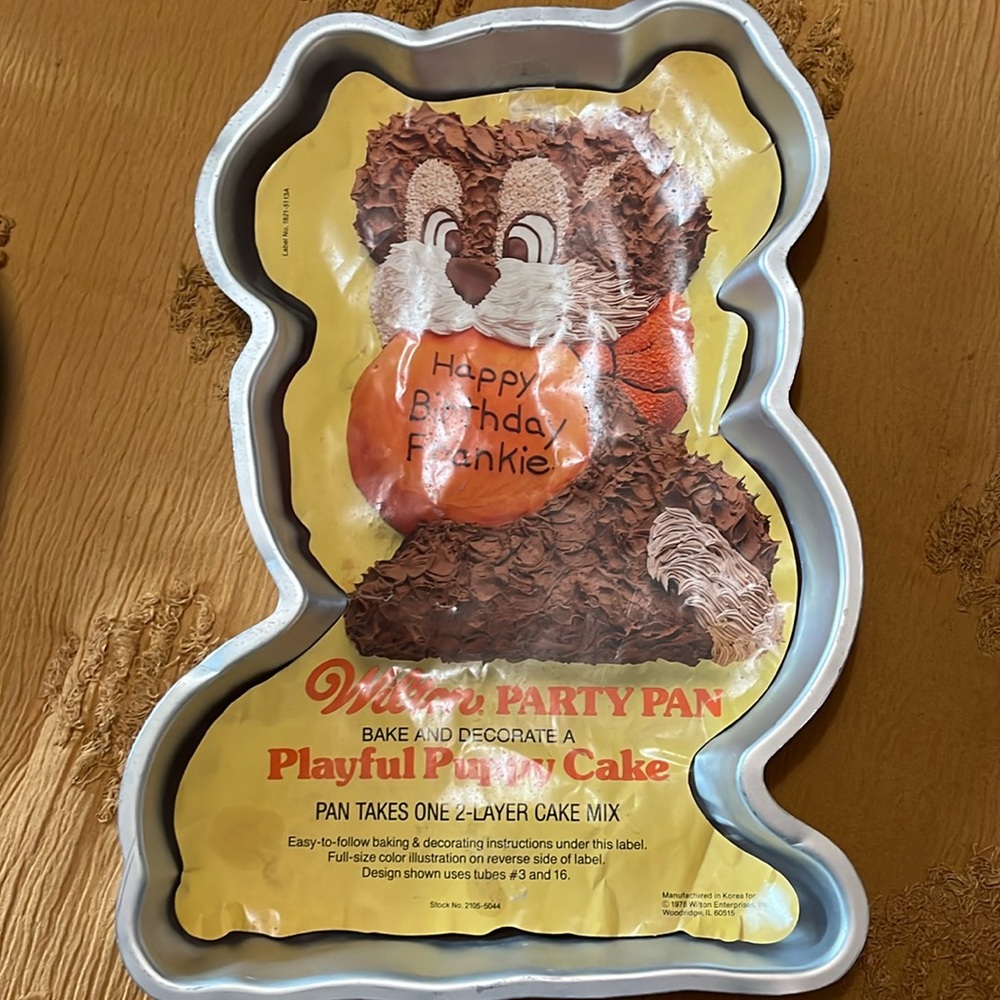 Vintage 1978 Wilton Playful Puppy Tramp Cake Pan 502-7636 Dog Frisbee